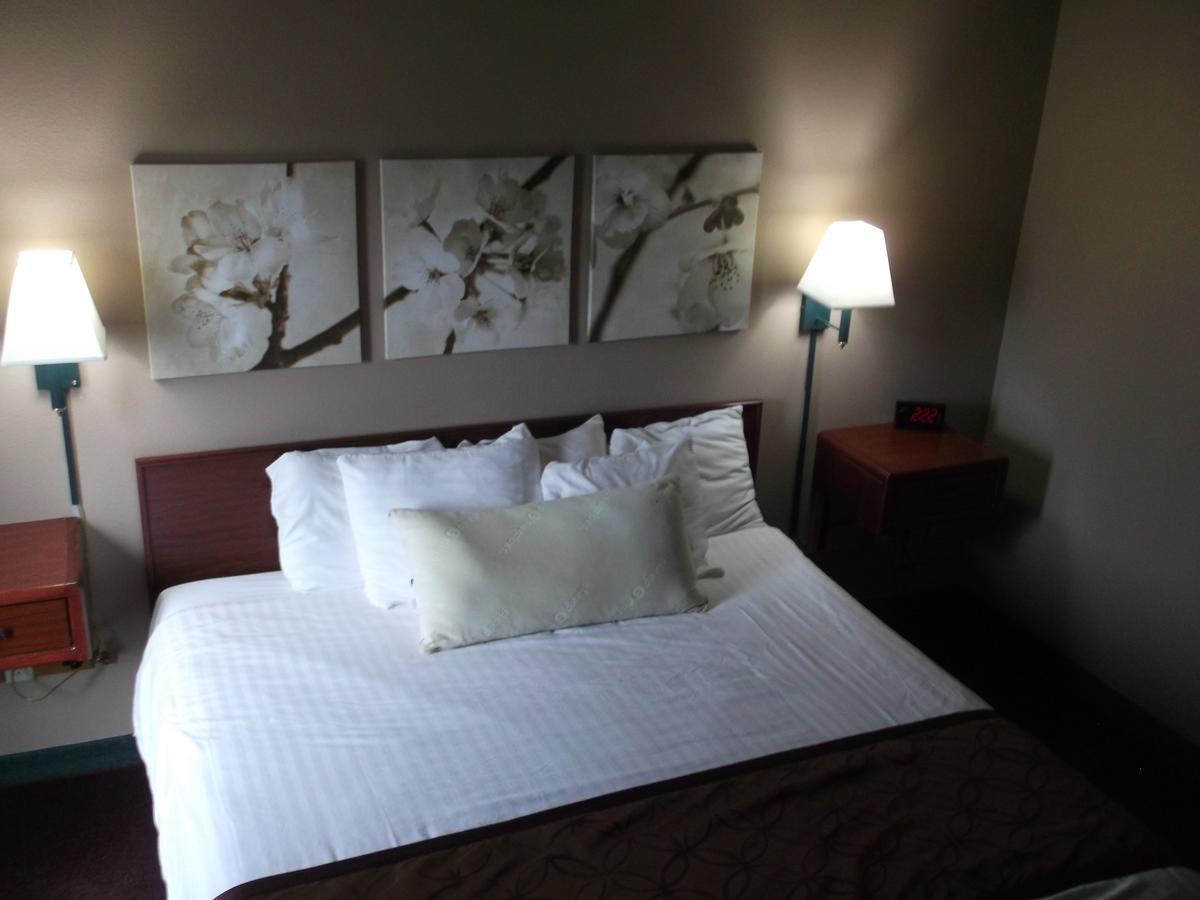 De Smet Super Deluxe Inn & Suites Экстерьер фото